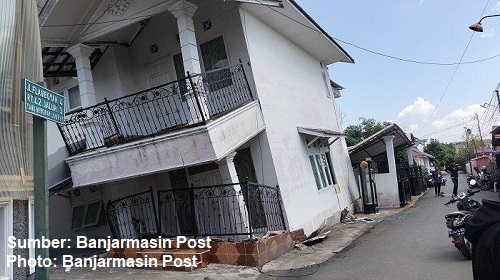 rumah di banjarmasin roboh